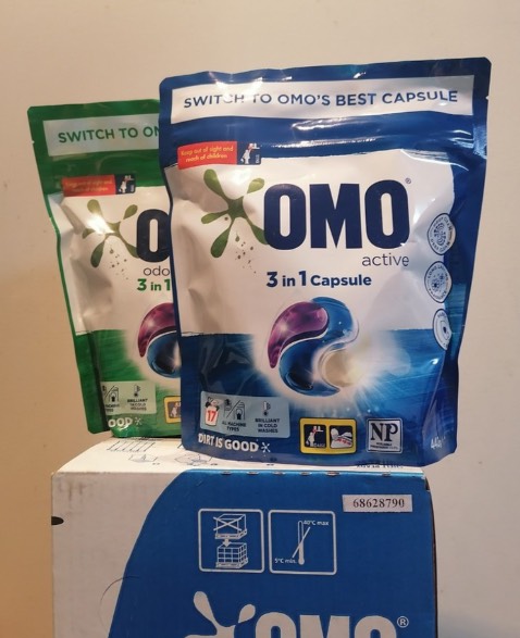 Viên giặt Omo khá thơm, nhưng không sạch và thơm, và kinh tế bằng dùng bột giặt và nước xả riêng biệt. Phù hợp cho bạn nào không muốn mua bột giặt, nước xả nhiều túi, chai lọ linh tinh.