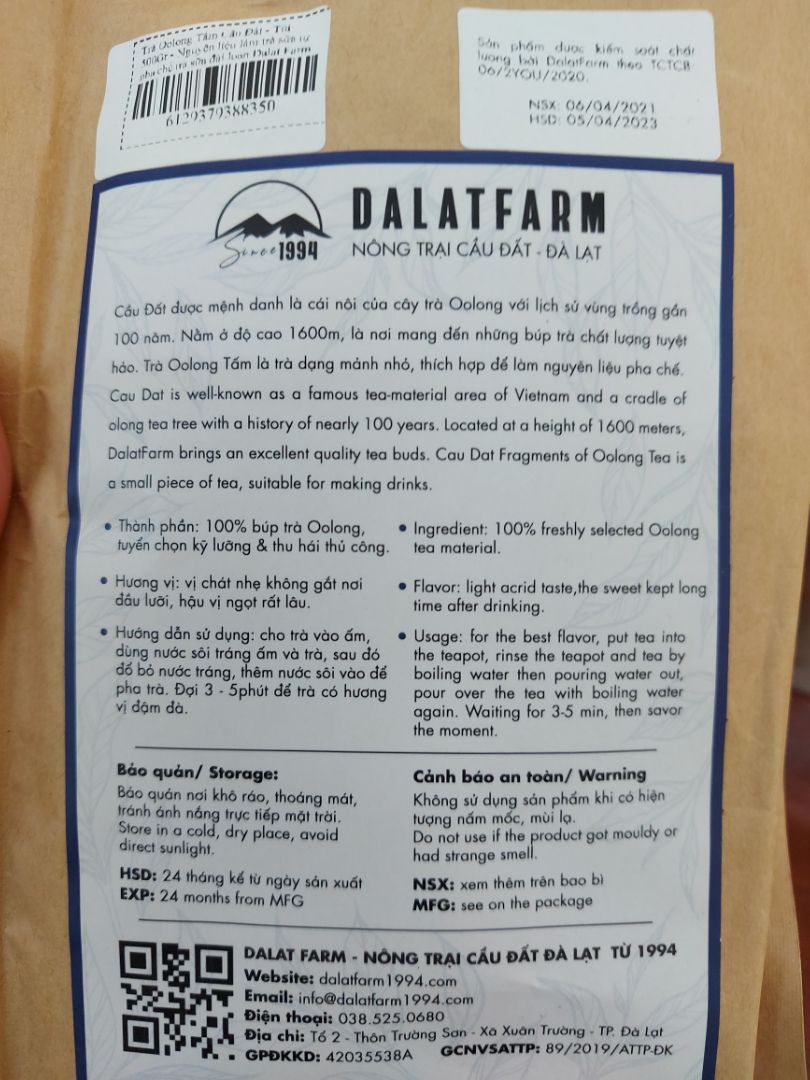 Bao bì trà rất đẹp, có nsx và hsd rõ ràng. Trà thì rất thơm và nhìn đẹp mắt nhưng khi pha thì nước trà giống trà xanh hơn vị cũng hơi chát nghiêng về trà xanh chứ ko giống trà ô Long, uống thì vẫn được nhưng mình ko thích lắm