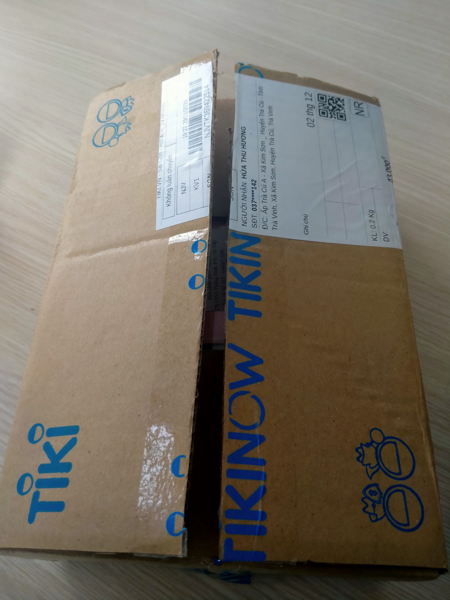 Sản phẩm tốt, rất ưng ý. Gói hàng rất kỹ càng cẩn thận, shipper giao rất nhanh. Hộp bông tẩy trang bên trong còn nguyên vẹn, không bị móp méo hay bể hộp gì cả. Bông tẩy trang khá mềm khá dai, không để lại xơ bông trên da mặt. Tóm lại xài khá chất lượng, khi nào xài hết sẽ quay lại ủng hộ shopp nữa.