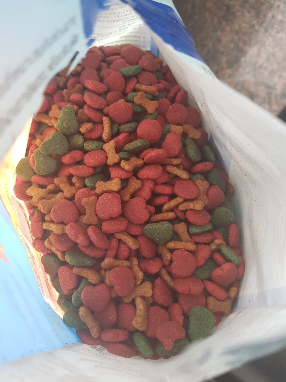 Giao hàng đúng hẹn, đóng gói cẩn thận, sản phẩm không giống hình.
*** nhà mình ăn 2 ngày là ngán không muốn ăn nữa. Bao bì sản phẩm nhìn như hàng cũ bị vứt lăn lóc nên nhăn nhúm. Giao hàng đúng hẹn, đóng gói cẩn thận, sản phẩm không giống hình.
*** nhà mình ăn 2 ngày là ngán không muốn ăn nữa. Bao bì sản phẩm nhìn như hàng cũ bị vứt lăn lóc nên nhăn nhúm.