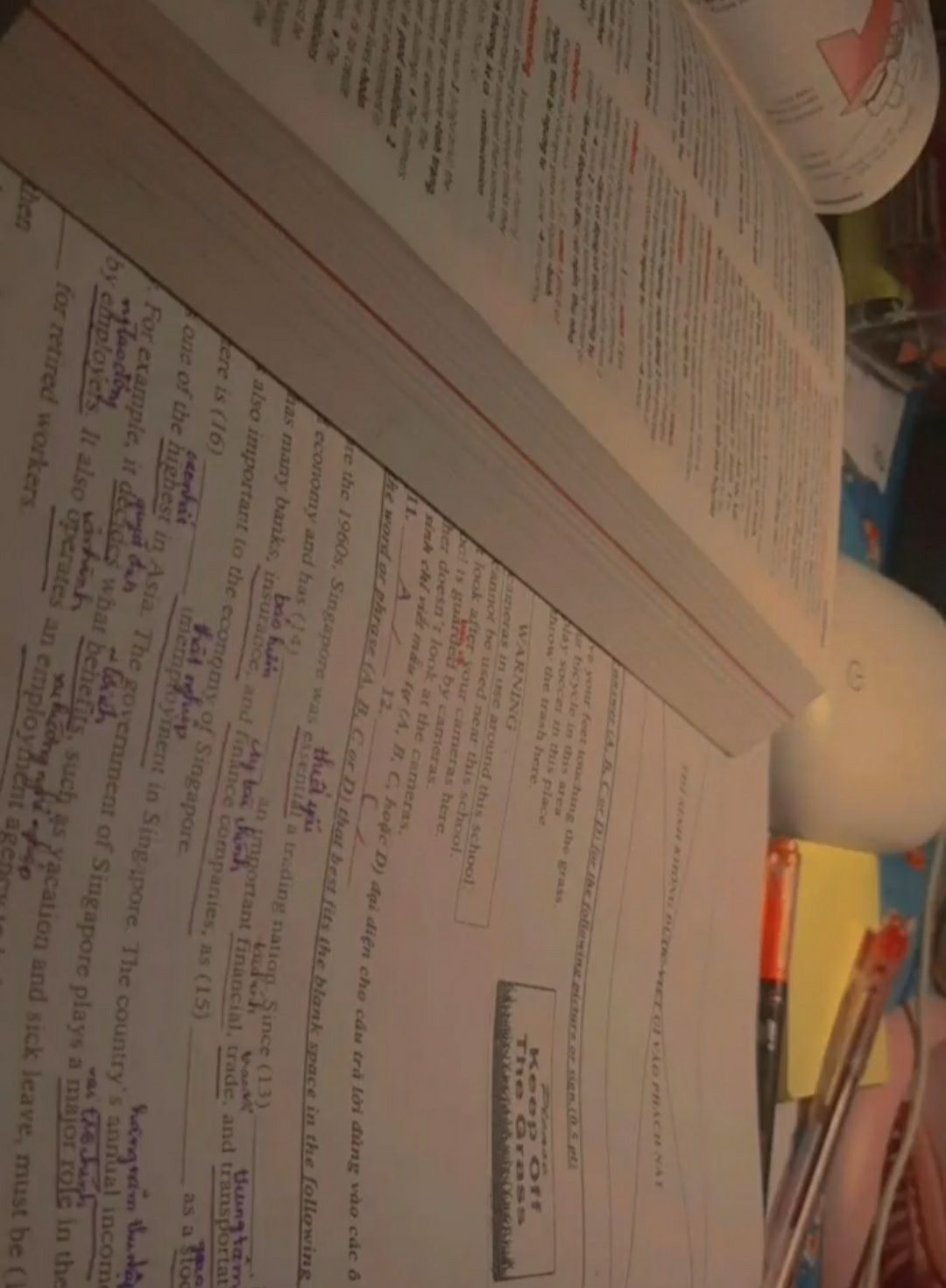 rất chi tiết luôn í có cả hình minh họa 
những bạn đang ôn tuyển sinh hay là học sinh cấp 3 dùng sách này oke lắm nha  nói chúng là tuyệt :333