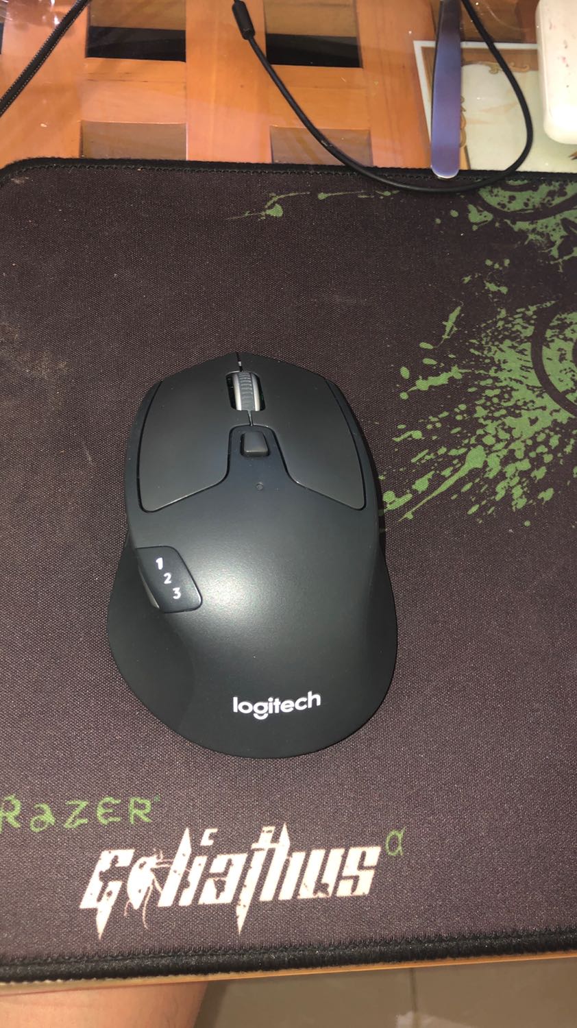 Sản phẩm tốt, nhạy và vừa tay. Dùng cho 2-3 máy tính cùng lúc rất tiện lợi và chuyển đổi nhanh, mất khoảng 1 giây để chuyển đổi máy bằng 2 lần bấm nút trên chuột.
TIKI giao hàng nhanh, đóng gói cẩn thận kỹ lưỡng.