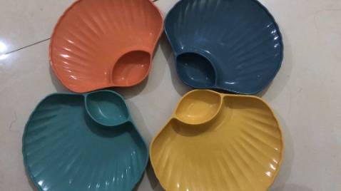 Đĩa nhựa nhưng xinh lắm luôn. Nhựa tốt dày dặn, k bị hôi. Mình sẽ mua thêm vài set mữa, shop rất chu đáo nhiệt tình, giao hàng cũng nhanh