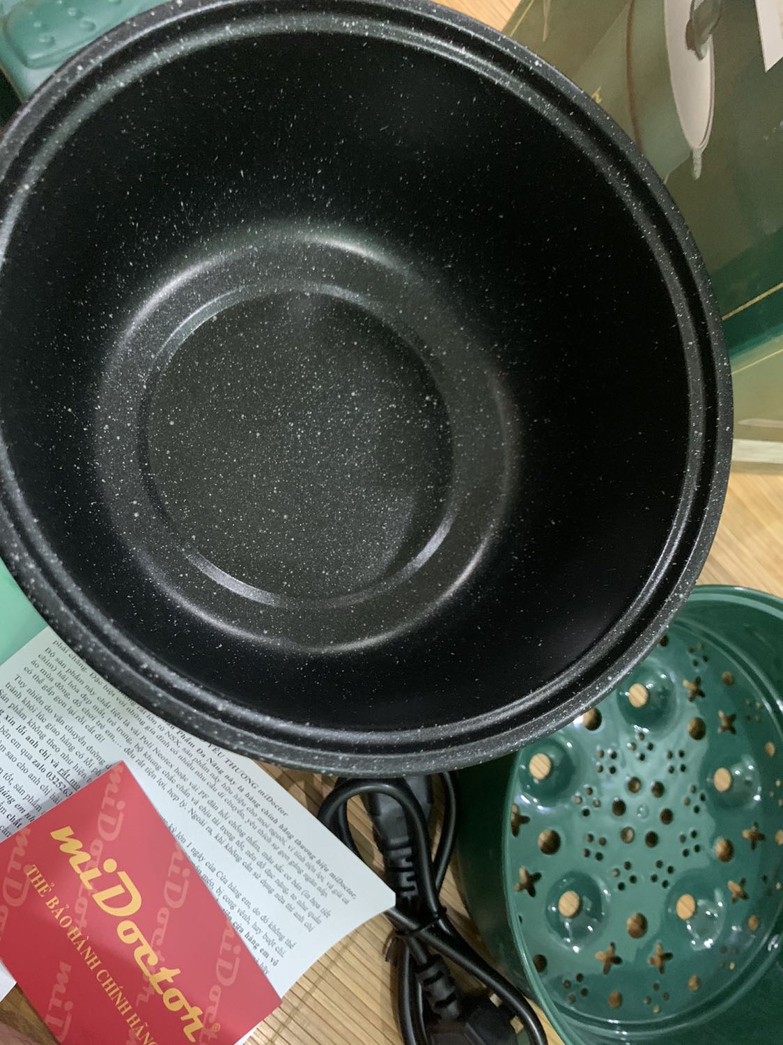 Hàng giá rẻ vậy mà đẹp mắt và dùng ổn lắm. Mình mời chuyển ra ở  1 mình thì dùng, mua 1 cái nồi cơm điện và nồi này dùng coi như tạm ổn, nối này luộc, dán, xào, hấp đều ok hết. Rất ưng ý