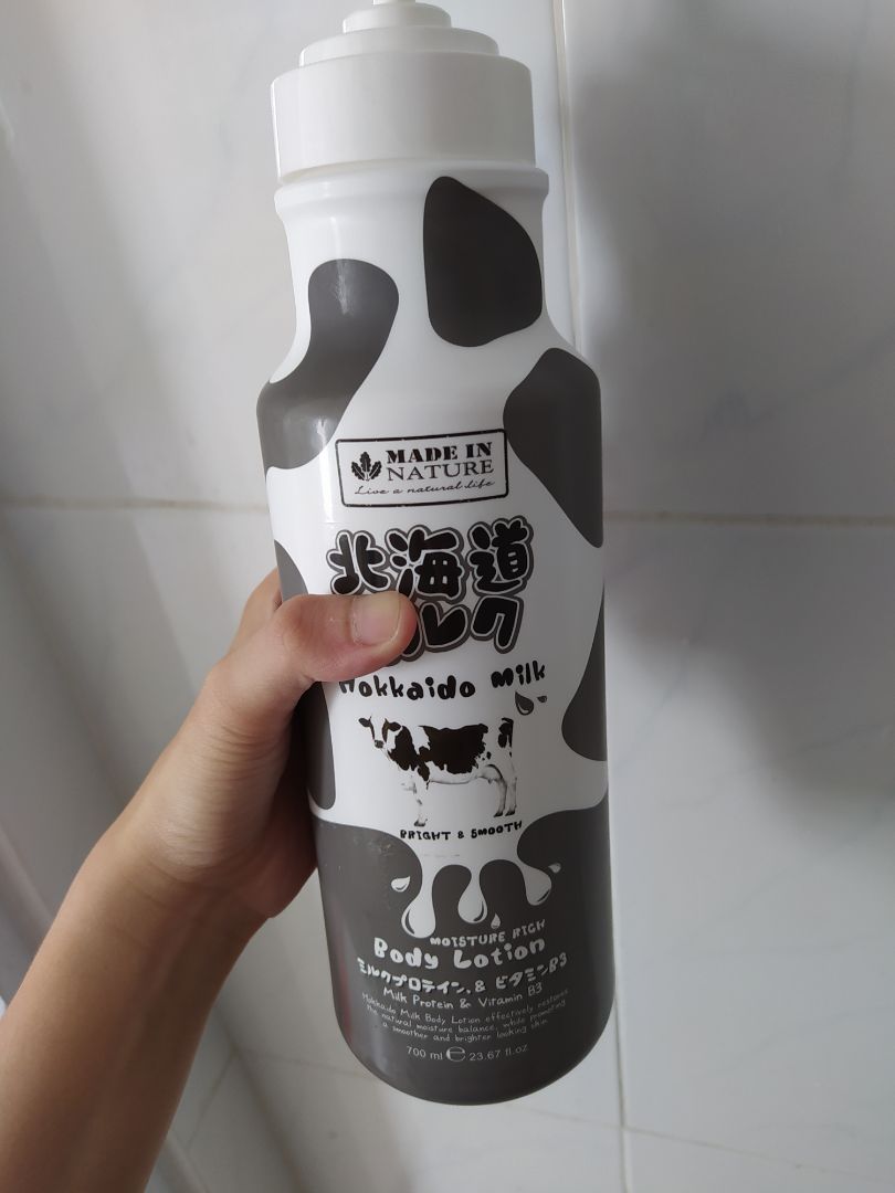 chai thứ 2 của tui r đó, vừa to với dưỡng thích lắm, có thể sẽ hơi bị dày nha nhưng mùi thơm, dưỡng ổn chai thứ 2 của tui r đó, vừa to với dưỡng thích lắm, có thể sẽ hơi bị dày nha nhưng mùi thơm, dưỡng ổn