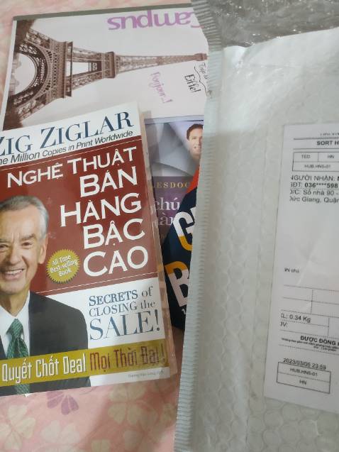 Sách đc bọc giấy rất đẹp, rất tuyệt vời. Shop đóng hộp ngon. Mỗi tội tiki giao hàng 5 ngày mới về. e cảm ơn nhó😘😘😘😘😘