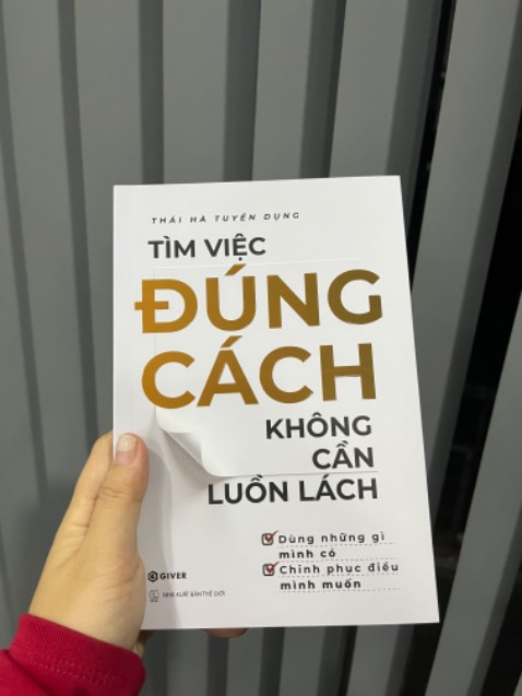 Sách rất hay và hữu ích cho những người mới ra trường như mình. Tác giả chia sẻ kinh nghiệm thực tiễn và áp dụng được ngay