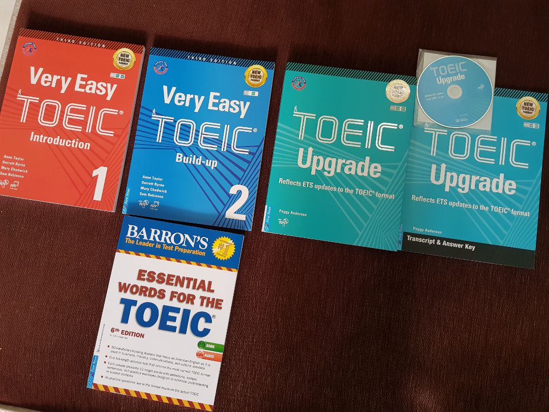 Sách được giao đến rất nhanh. Mình đặt hàng chiều ngày hôm qua (30/10/2021) thì sáng nay (31/10/2021) anh shipper đã giao đến cho mình rồi. Sách được đóng gói kĩ càng, không bị móp méo bìa sách, sách rất đẹp và nặng lắm mn ơiiii :)))