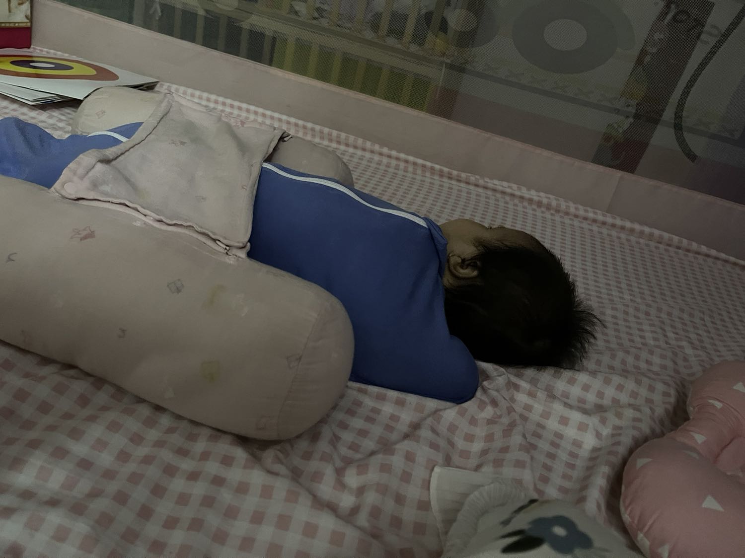 Nay mới nhớ ra để viết nhận xét cho shop 
Mình đặt nhầm size inb shop đc shop hỗ trợ đổi trả , tuy đổi ko đúng màu mình chọn nhưng thôi ko sao ,shop nhiệt tình dễ thương , sp xài tốt bé mình ngủ ngon và sâu giấc ko bị giật mình, chúc shop buôn may bán đắt