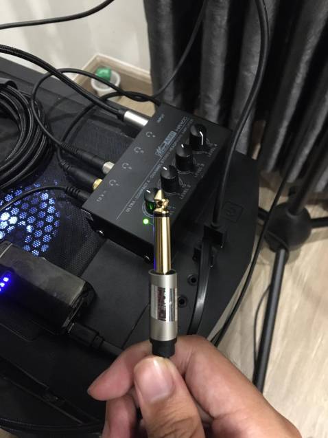 Dây này mono shop nhé, không phải stereo, mua về xài chỉ nghe một bên, mất tiền, mất thời gian quá