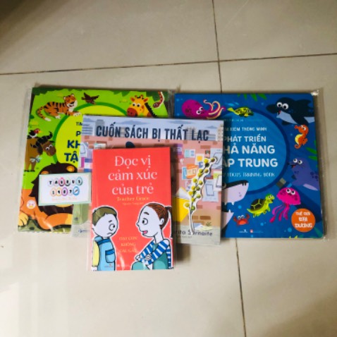 Bộ “Tìm kiếm thông minh” này có chủ đề hấp dẫn với trẻ nhỏ từ mầm non đến tiểu học. Cha Mẹ có thể sử dụng để tương tác với con em, nhà có anh chị em thì các con cũng có thể cùng chơi. Và đặc biệt, người lớn còn có thể thưởng thức câu chuyện sáng tạo của trẻ con nữa.