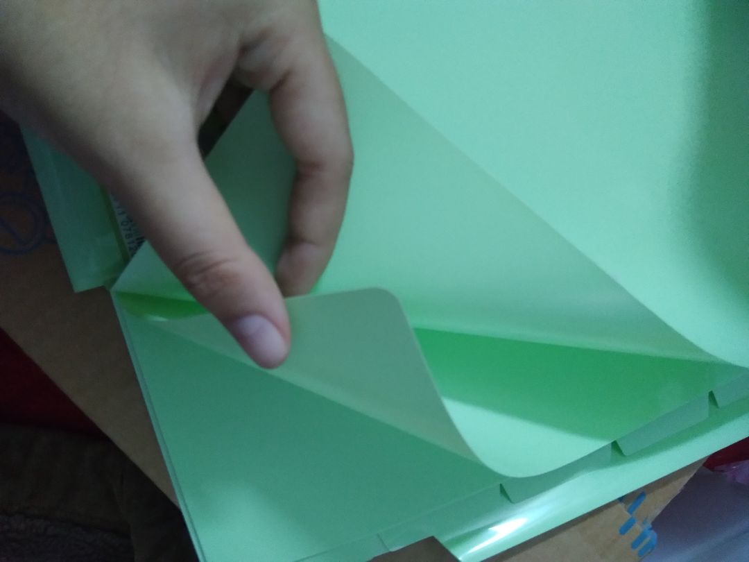 Bỏ hộp nhỏ hơn bị gấp khúc, bản thân tôi rất nâng niu đồ dùng của mình, nhìn thấy hơi xót. Không như tưởng tượng cho lắm nhưng thấy cũng khá ok. Chất liệu dày. Với số tiền này cũng khá là hợp lí rồi ??