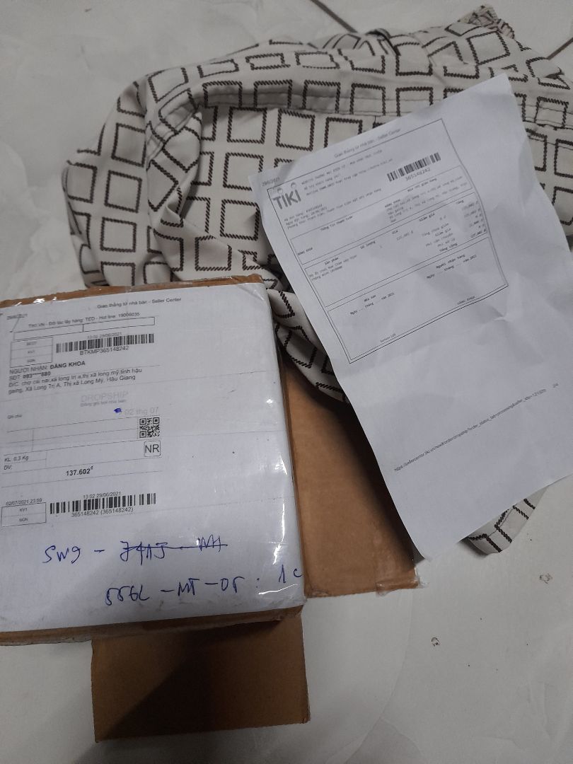 giao cái vì đây???  mua bộ đồ chơi ghép hình cho bé, tiki lại giao cái quần đàn ông.. làm ăn kiểu gì đây??   tiki tính sao đây???? giao cái vì đây???  mua bộ đồ chơi ghép hình cho bé, tiki lại giao cái quần đàn ông.. làm ăn kiểu gì đây??   tiki tính sao đây????