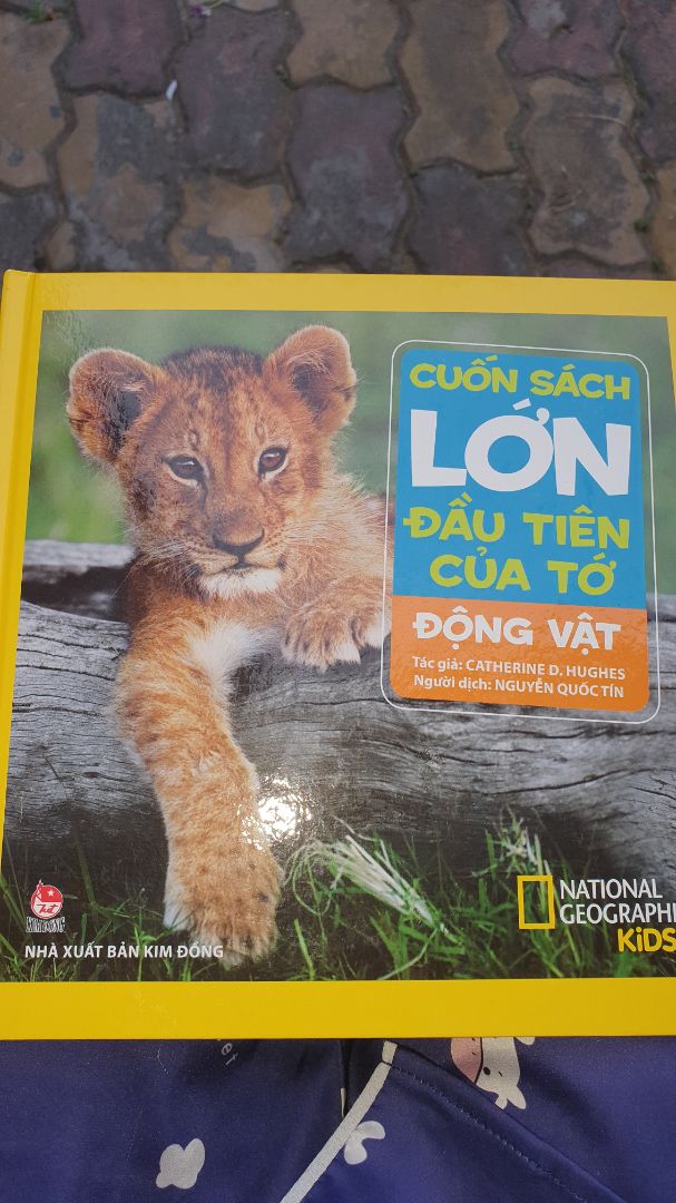 rất thích tiki vì giao hàng siêu nhanh. sách đẹp, dày dặn, màu sắc đẹp. nội dung bộ sách khá hay nên mình đã mua đủ bộ 5 cuốn.