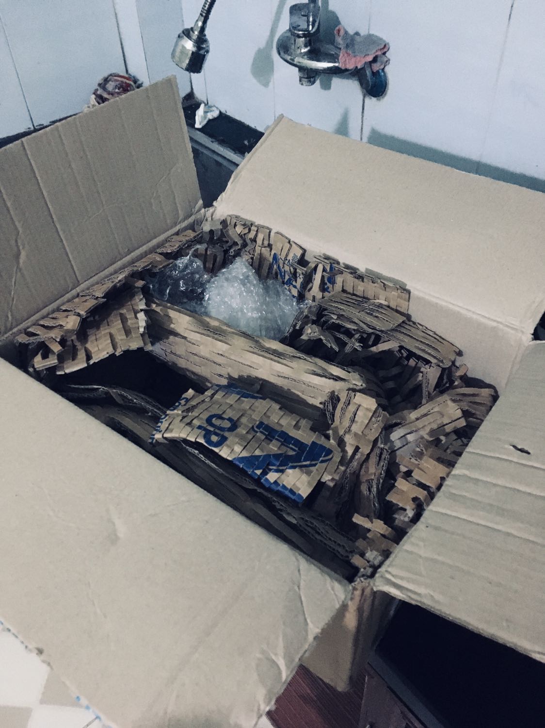 Rất xịn, dù shop dấu tích official mà ít người mua nên ban đầu cũng hơi ngại. Xong thì tuyệt, đóng gói thì bao bì chống sốc nó còn to nặng gấp đôi sản phẩm luôn ý chứ.