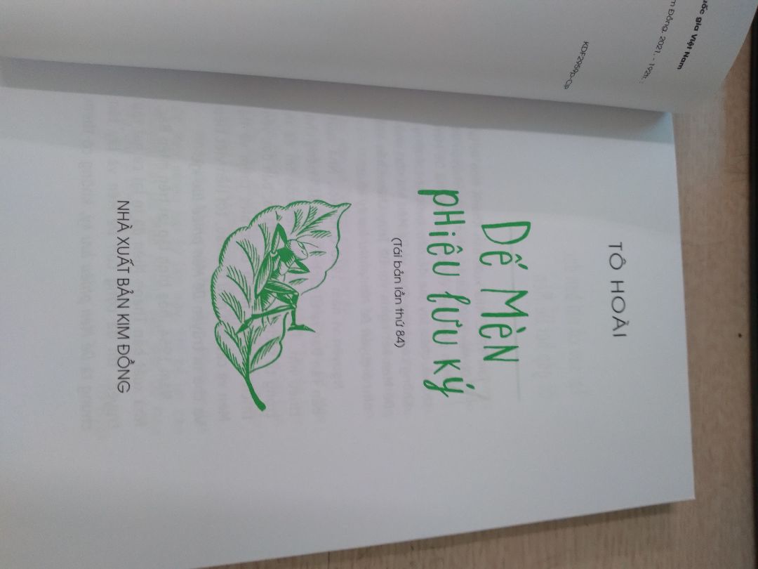 Đặt sách ở Tiki thực sự rất yên tâm luôn. Đóng gói cẩn thận, giao hàng sách. Sách đẹp, nội dung của Dế Mèn phiêu lưu ký thì quá kinh điển rồi nên mk không nói về nội dung nữa. Sách thực sự rất đáng mua, giá cũng rẻ nữa🥰