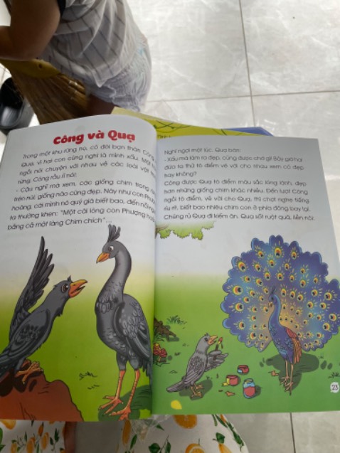 Mua về cho con tập đọc, chữ in rõ ràng to dễ nhìn.
Hình ảnh sinh động.
Chỉ có gáy sách đóng rất dễ bị rách.