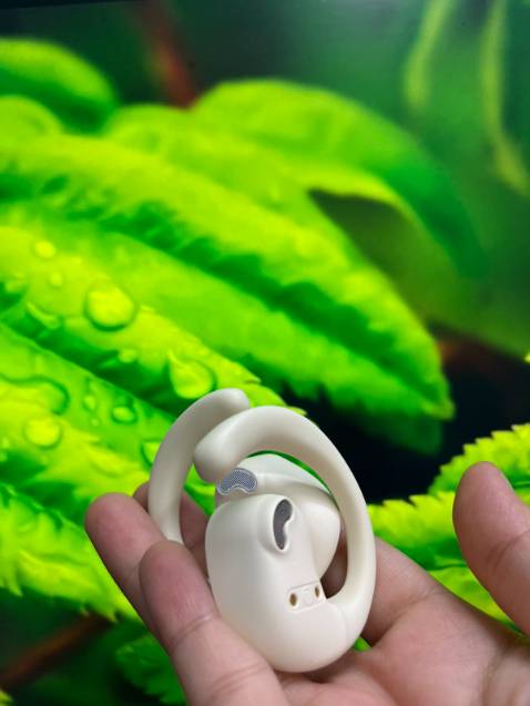 Âm thanh tốt, được cái đeo ko đau tai với rơi ra ngoài. Đặc biệt là pin rất trâu. Minh dùng để đi bộ nên rất ưng