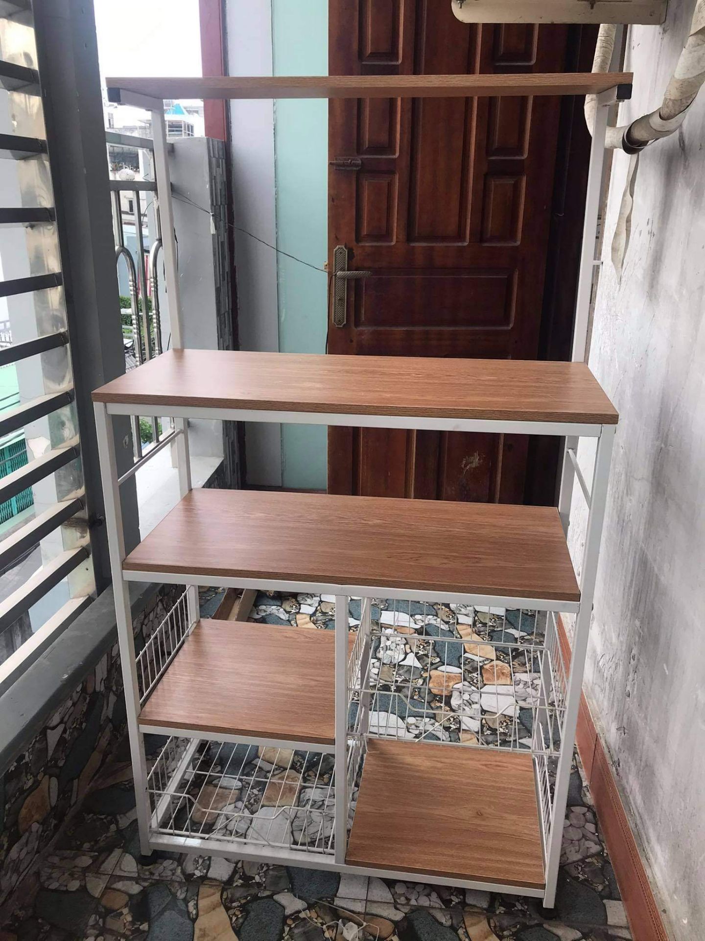 kệ chắc chắn. giao nhanh và hỗ trợ lắp ráp ok nha. vote 5 sao cho shop