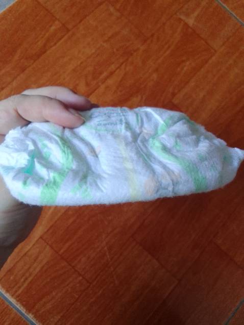 Bỉm mỏng, nhẹ, mềm, thấm hút tốt. Dùng đêm ko bị tràn. Lúc đặt là bịch 54+ 8. Lúc giao là bịch 52 miếng