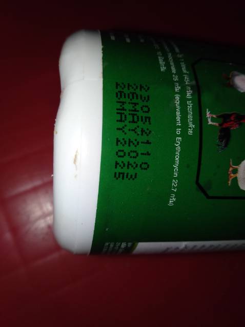 Xài loại này 3 năm nay mới gặp thuốc giả.  Pha ra thấy cái màu thuốc là nghi rồi. Không chút hiệu quả. Làm gà chết cả bầy