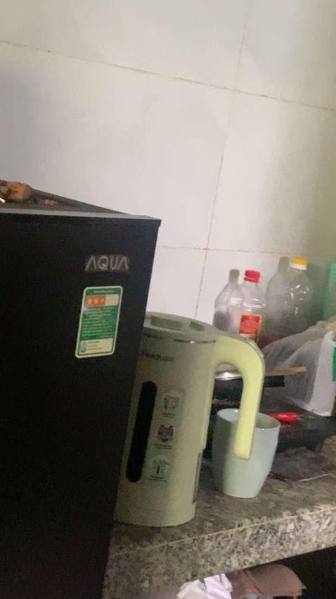 Ấm gia công chắc chắn, chạm tay không bị nóng, màu sắc đẹp sang trọng.