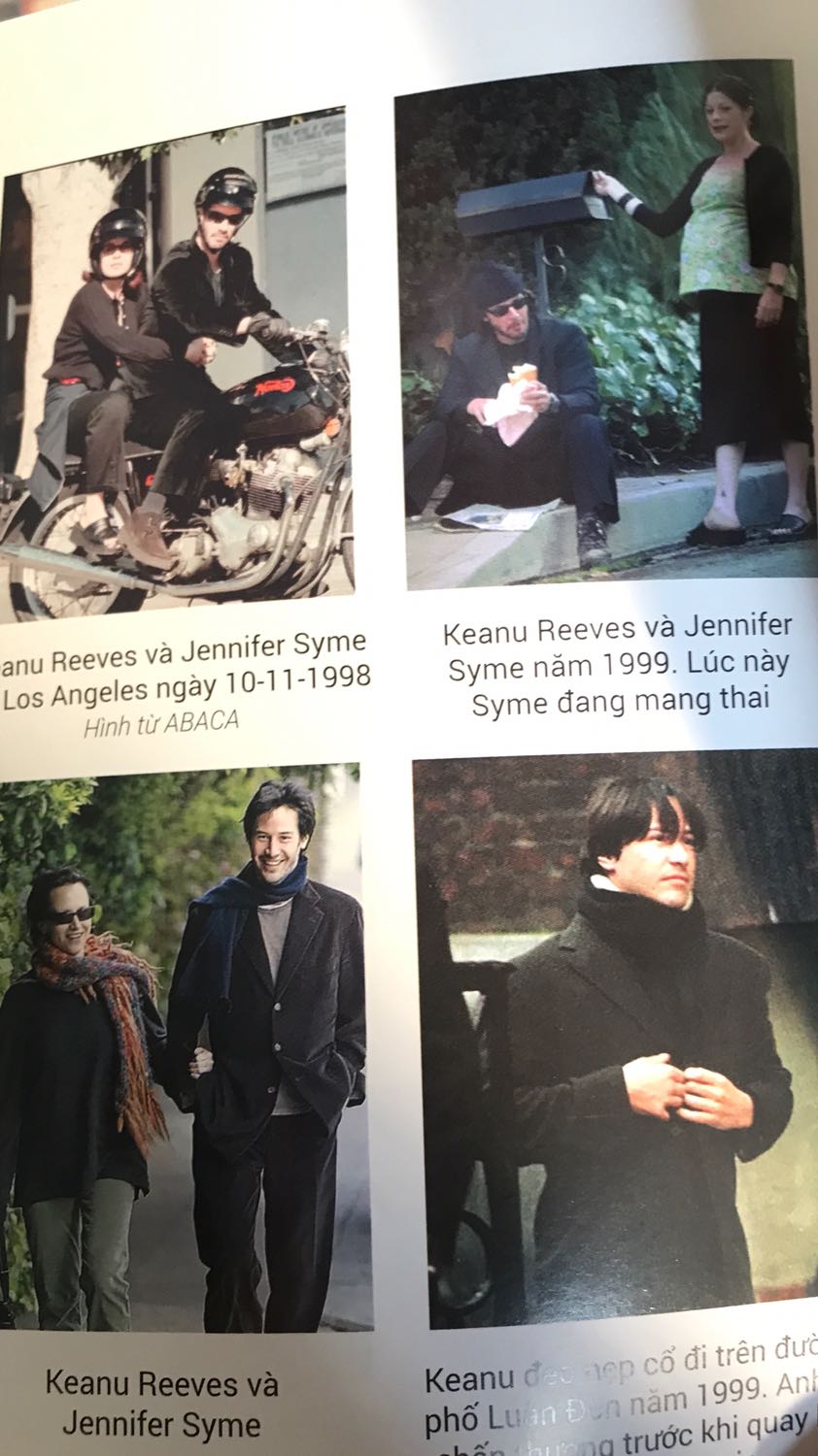 Sách rất hay, là một cuốn tự truyện jhoong đi quá sâu vào làm rõ những chuyện đời tư này nọ kia. Làm rõ được tính cách cá biệt của Keanu thời trẻ và sự tử tế của anh với những người đồng nghiệp khác, nam cũng như nữ. Có một số cuốn dạng hồi kí như vậy nhưng hơi gây khó chịu cho người đọc vì cứ liên tục nhắc tới phim, nhạc,m hay bài hát, hay chương trình thì người đọc lại phải ngưng một chút. Nhưng cuốn này thì không, nếu có xem phim hay không biết diễn viên A B C hay không thì vẫn đọc được. Vì nội dung kể về một cuộc đời, không phải kể sự nghiệp điện ảnh của K.R. Nghe cái tên Keanu như tiếng thổ dân vậy, buồn cười với chi tiết này. Và KR cũng nhiều đoạn hài hước. Ít khi mà có thể tưởng tượng được nhoắng một chút thì đã hơn trăm trang sách. First News lần này kết hợp với NXB Dân Trí, giấy rất thích, bìa có lớp nhựa lì và in nổi chữ. Bố cục sách có những bức đen trắng của K và cuối sách có một số trang màu. Tất nhiên là k nhẹ như giấy xốp, nhưng thật sự rất có cảm giác lật tạp chí âm nhạc, điện ảnh với cuốn sách này.