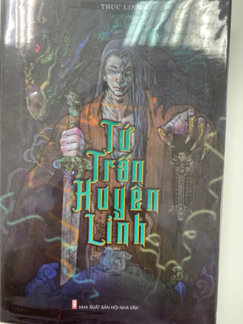 Nội dung rất lôi cuốn, việc lồng ghép Lịch sử Việt Nam vào tác phẩm làm mình đánh giá cao tác phẩm này vì mình thích Lịch sử Việt Nam. Hy vọng tác giả có thể khai thác thêm chất liệu sử Việt trong các xuất bản tiếp theo