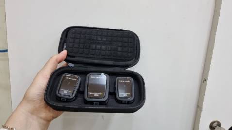 Micro Q20 dành cho 2 người, thu âm tốt, lọc tiếng ồn cũng khá tốt. Tiền nào của nấy nha mọi người, rất xứng đáng nên trải nghiệm.