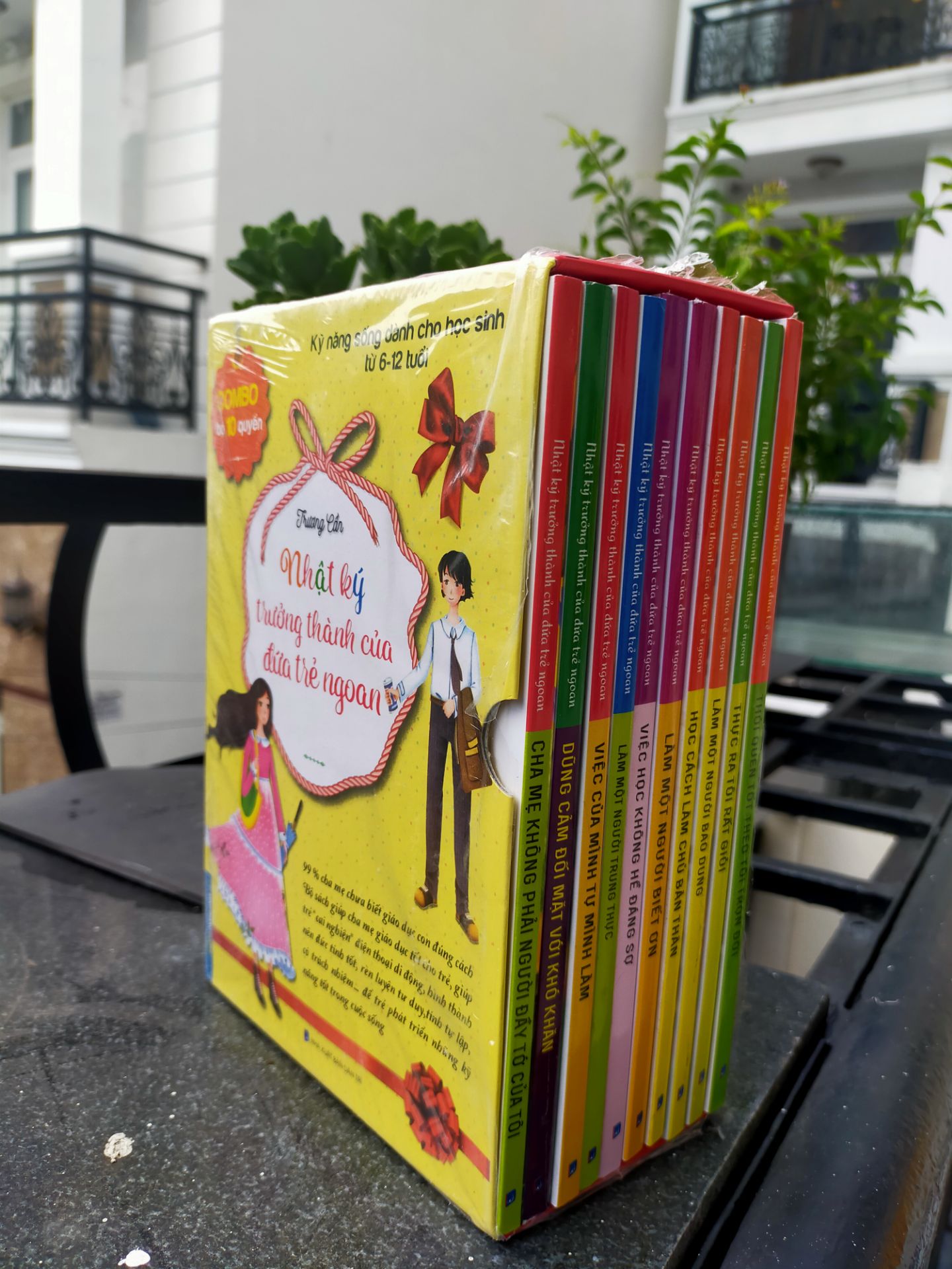 Cảm ơn shop! Cảm ơn Tiki! 10 quyển sách này nên mua cho con đọc. Sách in màu. Giá bìa 50k/quyển. Mình mua ở Tiki cả ship chưa tới 300k. Cảm ơn! Cảm ơn! Cảm ơn! ????❤?