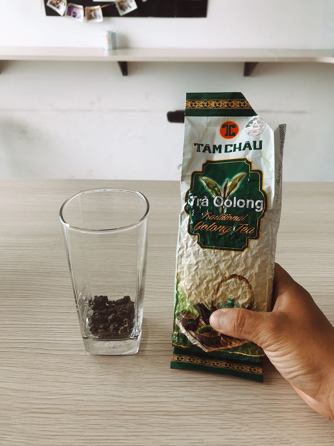 trà oloong của tâm châu tiki giao hàng nhanh, đóng gói cẩn thận có mud bao bên ngoài. sau khi pha trà oloong tâm châu thấy uống thơm, ngon, giống như ngoai tiệm gay mua, hạn sử dụng còn khá lâu, sẽ ủng hộ lần sau với shop.