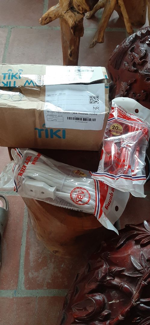 Chất lượng của Điện Quang thì khỏi phải bàn rồi. Mình mua luôn 1 bộ 2m và 1 bộ 5m, đã *** thử, thấy ok. Hôm nào thử kéo cắm nồi lẩu điện xem có bị nóng không. Được cái giao hàng nhanh, đặt hôm trước hôm sau đã ship ngay.