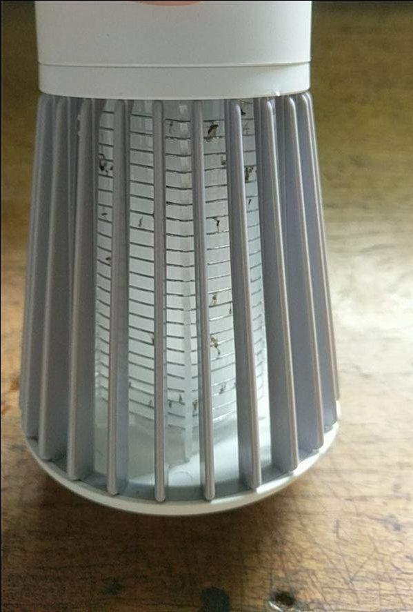 đèn nhìn thì nhỏ mà bắt muỗi hiệu quả quá. đã mua 2 em về đung thử và rất ưng