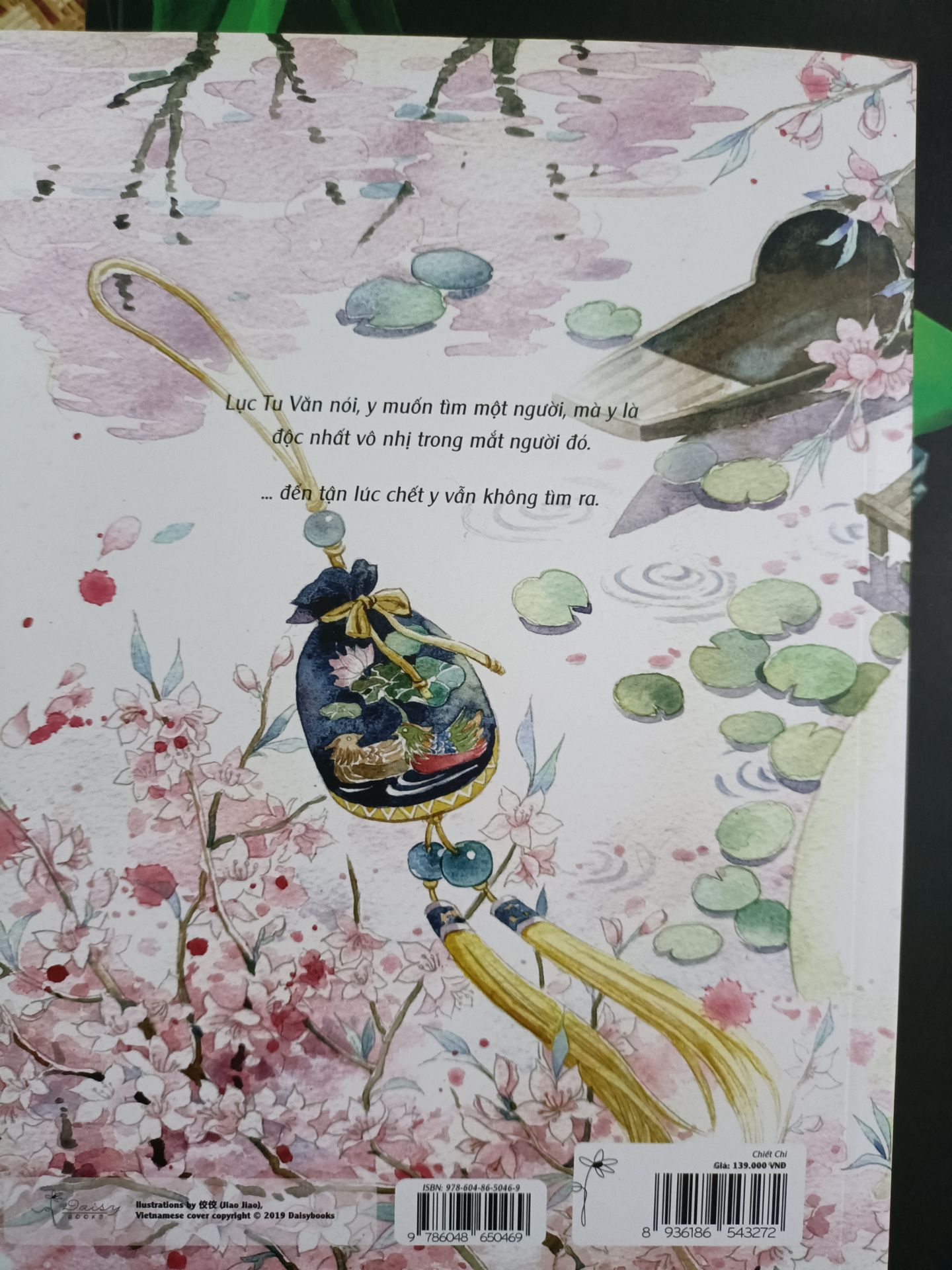 _Mặt hình thức: Tiki giao hàng và gói hàng rất tốt. Sách còn mới nguyên, bọc nilon, không bị nhăn góc hay hư hại gì. 

_Mặt nội dung: rất ngược. Đọc mà nước mắt không cầm được. Thực sự nhà văn và dịch giả đã miêu tả nội tâm của nhân vật rất "đặc sắc". Dường như càng đọc càng nhập tâm vào câu chuyện vậy. Chỉ muốn nói là hãy đọc và cảm nhận đi nhé!

Rất cảm ơn tiki!!!