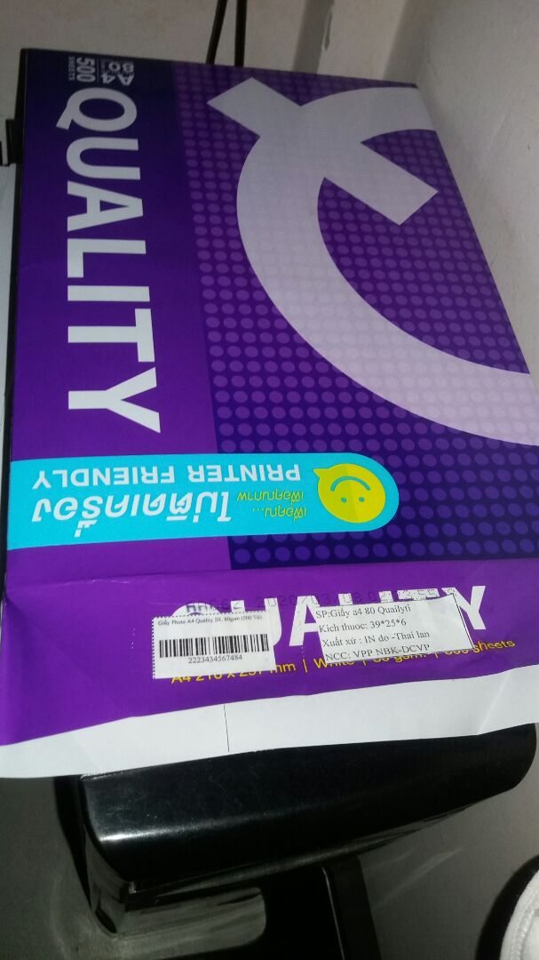 giấy dày , mượt và có mùi vô cùng dễ chịu