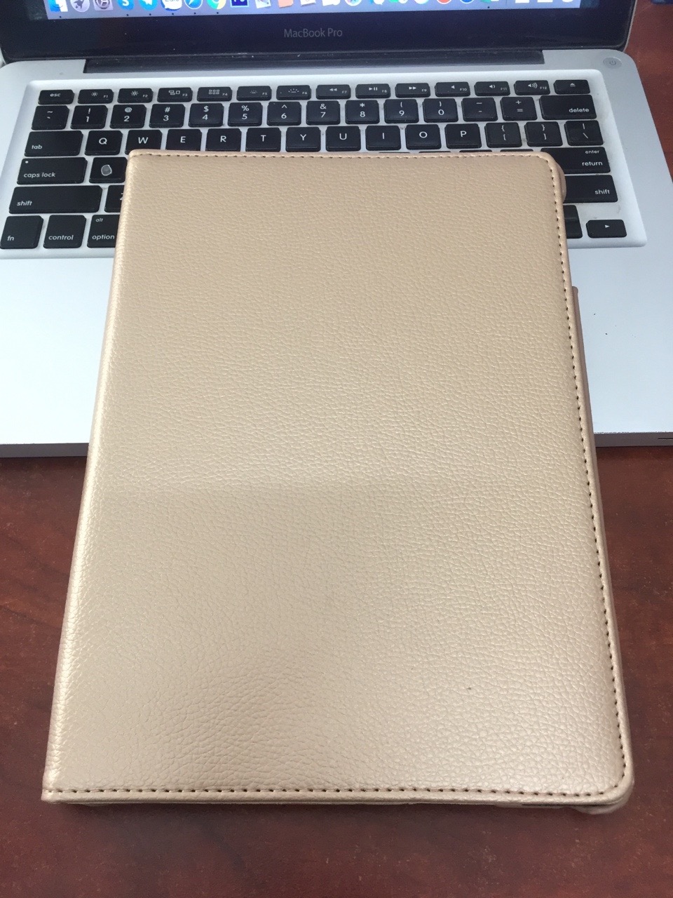 Bao da quá tốt với mức giá KM dưới 100K. Chất liệu da mềm mại, đường may sắc sảo. Các chức năng hoạt động tốt, hy vọng sẽ bền theo thời gian.