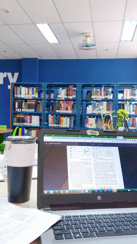 Mình cực kì thích cái bình này luôn, giữ lạnh hay giữ ấm đều siu đỉnh, nó như một cái phích thu nhỏ vậy á, thể tích phù hợp để mang đi học đi làm. Có 2 cái nắp cũng tiện nữa, mình thích cái nắp trong suốt hơn vì mình có thể thấy lượng nước bên trong. Hoàn hảo, có điều là phải giữ cẩn thận nhé, làm rơi bình thì rất có thể bị trầu á