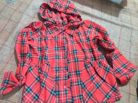 Chất liệu vải mỏng nhẹ. Màu sắc giống hình.