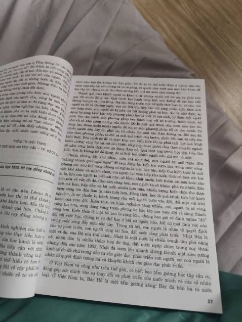 Sách đẹp, cảm ơn shop đã gói hàng kĩ lưỡng để không bị ướt khi vận chuyển. 
 Các bài văn xuất sắc của các năm 2***, vì thế có phần khác chương trình học văn hiện nay. Đọc tham khảo tốt ạ!