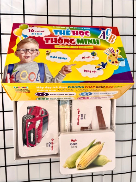 Giao đúng sản phẩm, bọc gói cẩn thận ! Tuy nhiên mỗi thẻ được in có 1 mặt thôi chứ ko phải thẻ 2 mặt, giấy in cũng mỏng, là loại giấy bình thường, dễ thấm nước nên cần cẩn thận bảo quản kỹ.