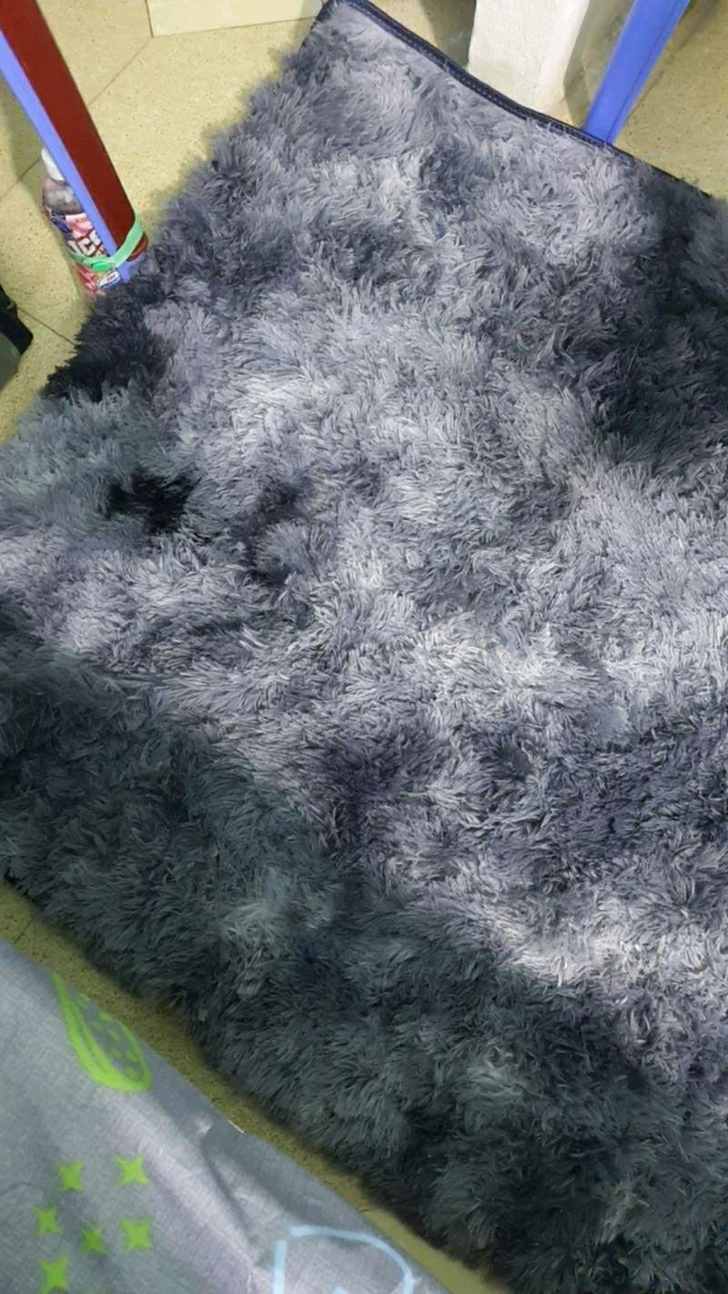 có hơi 1 tí nhưng k đáng kể. hàng đẹp fafy dặn. bô g mềm mềm. k bị hôi. shop giao hàng nhanh. 5 sao nhé