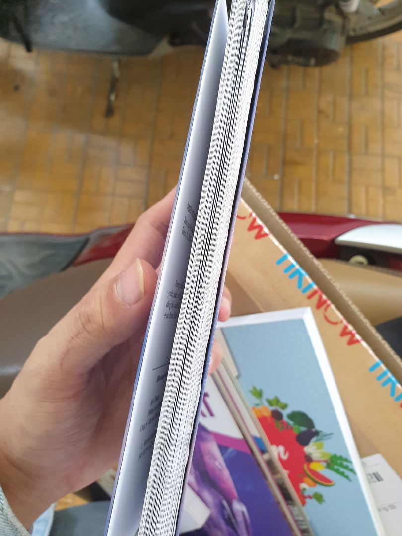 thật sự cảm thấy tiếc vì sách quá cũ và bị gấp khúc như vầy
....