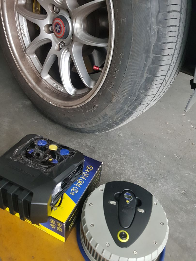 Shop giao hàng sớm hơn dự kiến. 
Bơm mới cóng lại bao bọc gói kĩ rất hài lòng!
Đã xài. Thấy tiện & tốt hơn model cũ của máy bơm Michelin.

Có cái túi vải giữ máy sạch và chế độ ngắt khi bơm đủ hơi tốt hơn máy cũ.

Sẽ ủng hộ shop tiếp. Cảm ơn nhiều!