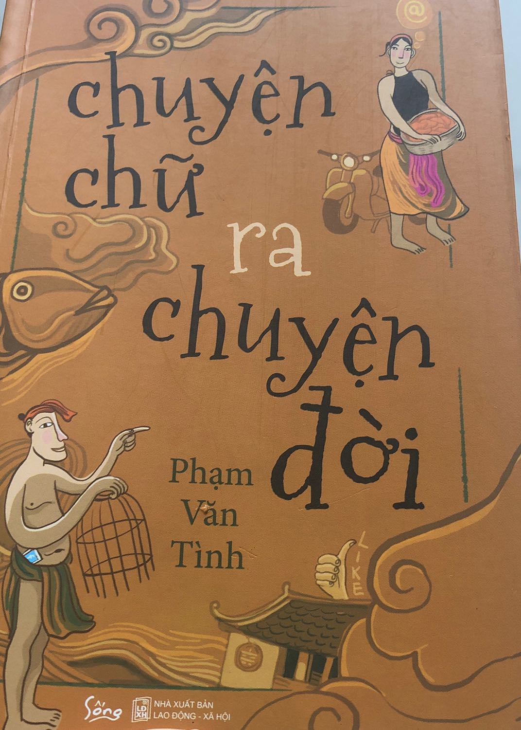 Sách khá mỏng, đọc có nhiều điểm khá bổ ích. Ví dụ như thành ngữ “Cả cuống chết đến *** còn cay”, trước giờ mình cứ nghĩ câu này mang hàm ý chỉ người nào đó lợi hại, đến chết rồi vẫn còn có khả năng uy hiếp hoặc tác động gì đó đến người khác. Đọc sách thì thấy hoá ra không phải. Nội dung 4/5, chất lượng sách và thời gian giao hàng 5/5.