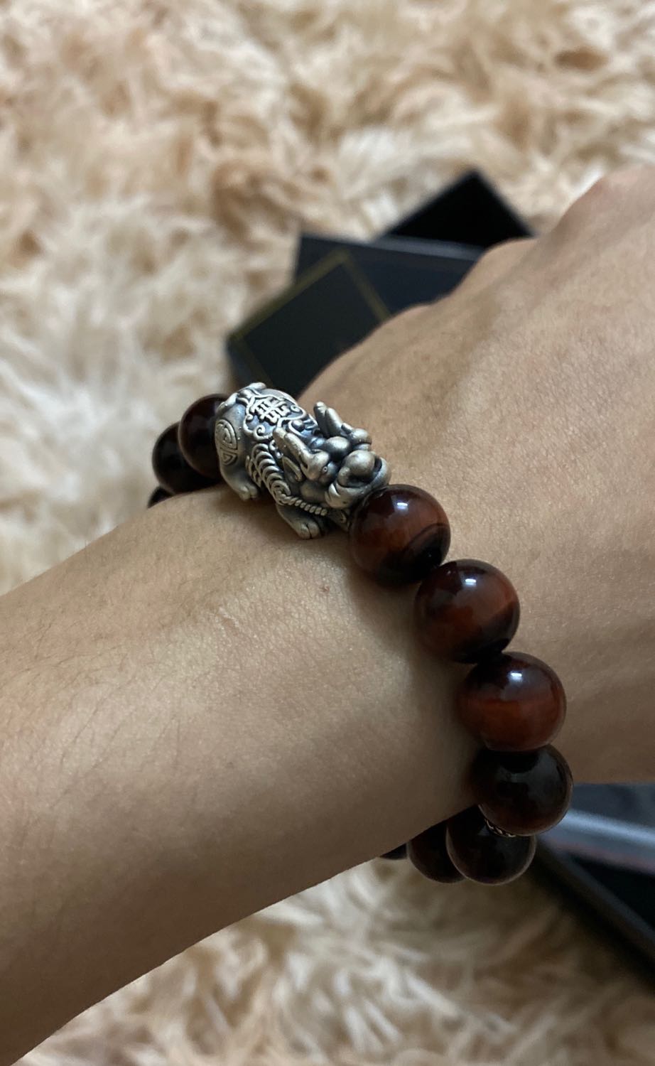 Vòng đẹp chuẩn màu. Phần bạc chắc phải sử dụng 1 thời gian mới đánh giá được