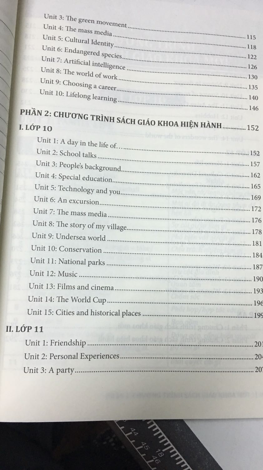 sách cô Trang Anh thì chất lượng khỏi bàn r,cuốn này có đủ cấu trúc từ lớp 10-12 cả chương trình mới và cũ nên rất tiện.Vì dịch bệnh nên giao hàng hơi lâu xíu,có một điểm mà mik hơi buồn là tiki chỉ đóng gói trong 1 hộp carton nên trong quá trình vận chuyển sp sẽ bị móp méo là điều ko tránh khỏi nhưng vì chất lượng sp nên vẫn quyết định cho 5*☺️☺️