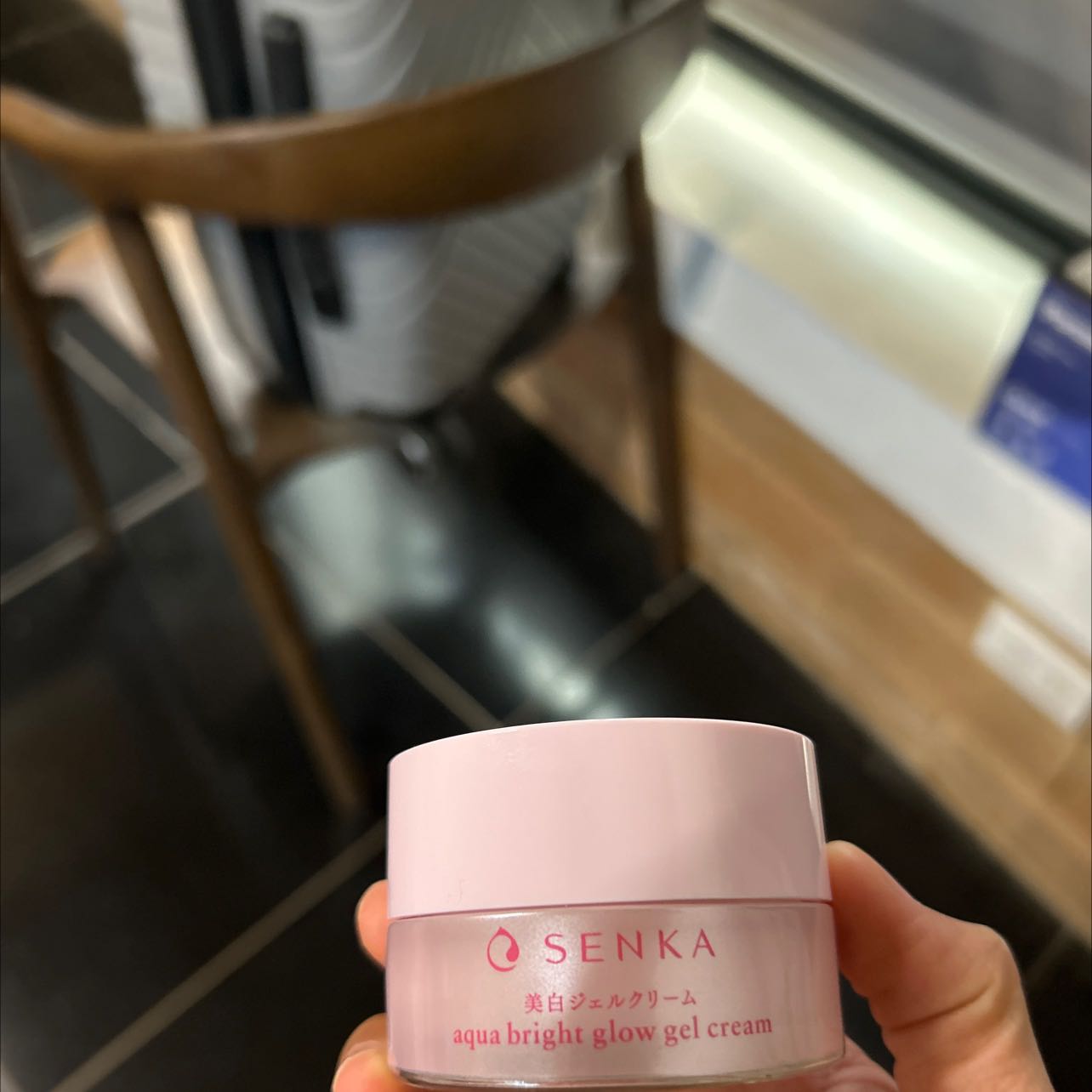 Có dùng thử sản phẩm này một lần, khá tốt. Nhưng lần này mua mà ko thấy có tem chống hàng giả nên ko biết thế nào. Shop nên lưu ý điều này.