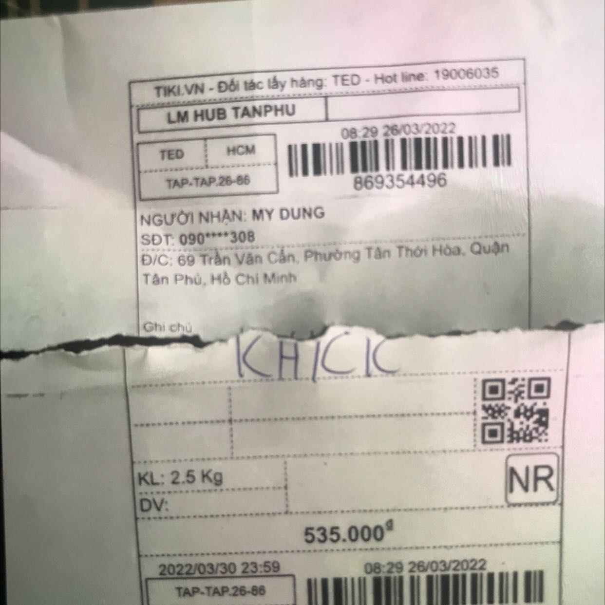 Mình ko hề nhận được, ko biết lỗi do bên Tiki hay bên bán hàng!
Tin tưởng Tiki nên ko có xem hàng khi nhận & cũng gấp công việc nên nhận thôi!
Đơn giao thiếu sp, mà vẫn in Bill ra là tính tiền luôn. Rồi để lại cái này. Mình đã gọi *** Tiki, thì nói lên *** để hình ảnh & số Tk!
—Nếu ko có sp, thì nói để ko phải đặt hoặc khi ra hoá đơn thì đừng tính tiền!