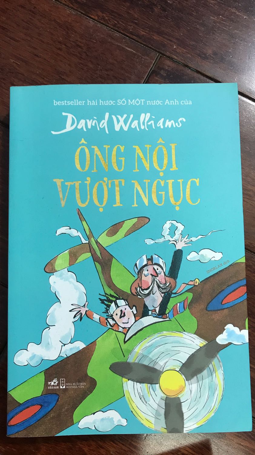 Truyện mới nguyên. Vừa hài hước vừa nhân văn là đặc điểm của tác giả này.