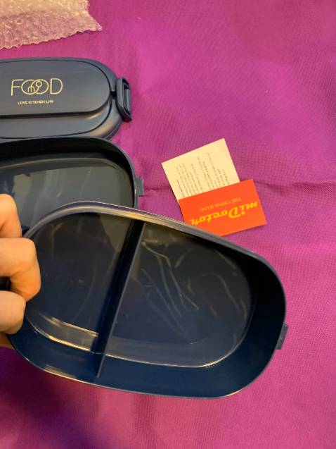 Thấy bảo nhựa nguyên sinh nên mình mua, dugf ko bị ảm mùi thức ăn nên tui nghĩ an toàn lắm nghen! Có thìa dĩa tiện lợi. Ưng ý lắm nhé shop. Giao hàng cũng nhanh nữa dùng tạm ảnh khác để đánh giá.dày dặn nóng cũng ok dùng dc đóng hành chắc chắn
sản phẩm giống như mô tả trong hình ảnh minh họa